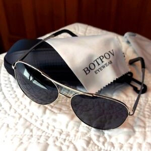 •🆕 BOTPOV Polarized Sunglasses Silver Aviator Frames, Black Lens with Case, NEW